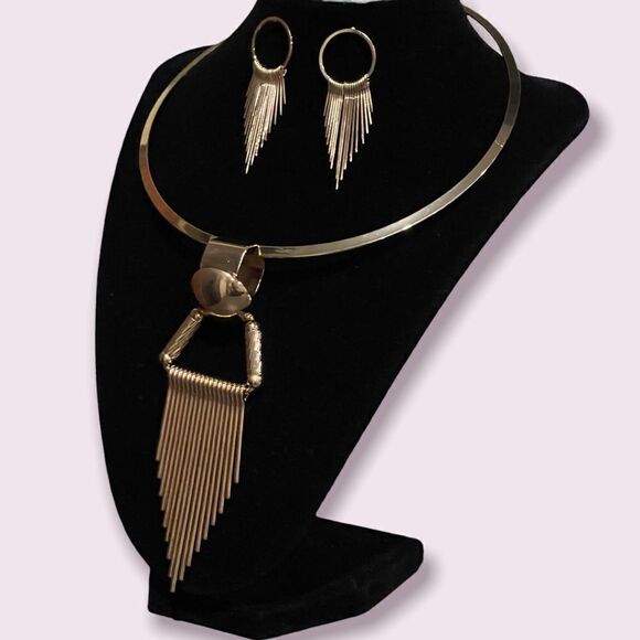 Chocker Necklace Set  with Golden Metal Fringe Drop - Picture 1 of 3